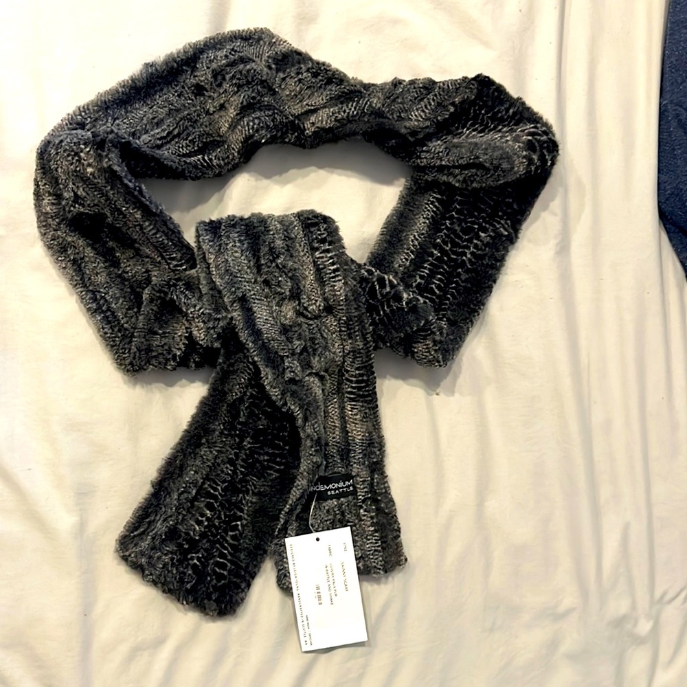 Luxury Faux Fur Scarf with tag!